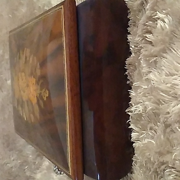 Reuge Italian Jewelry & Music Box - Picture 6 of 14